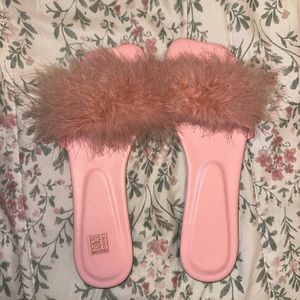 Size 8 woman's sandals.